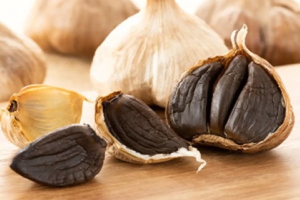 سیر سیاه آبادان با کیفیت ممتاز مناسب تهیه ترشی و چاشنی های سنتی